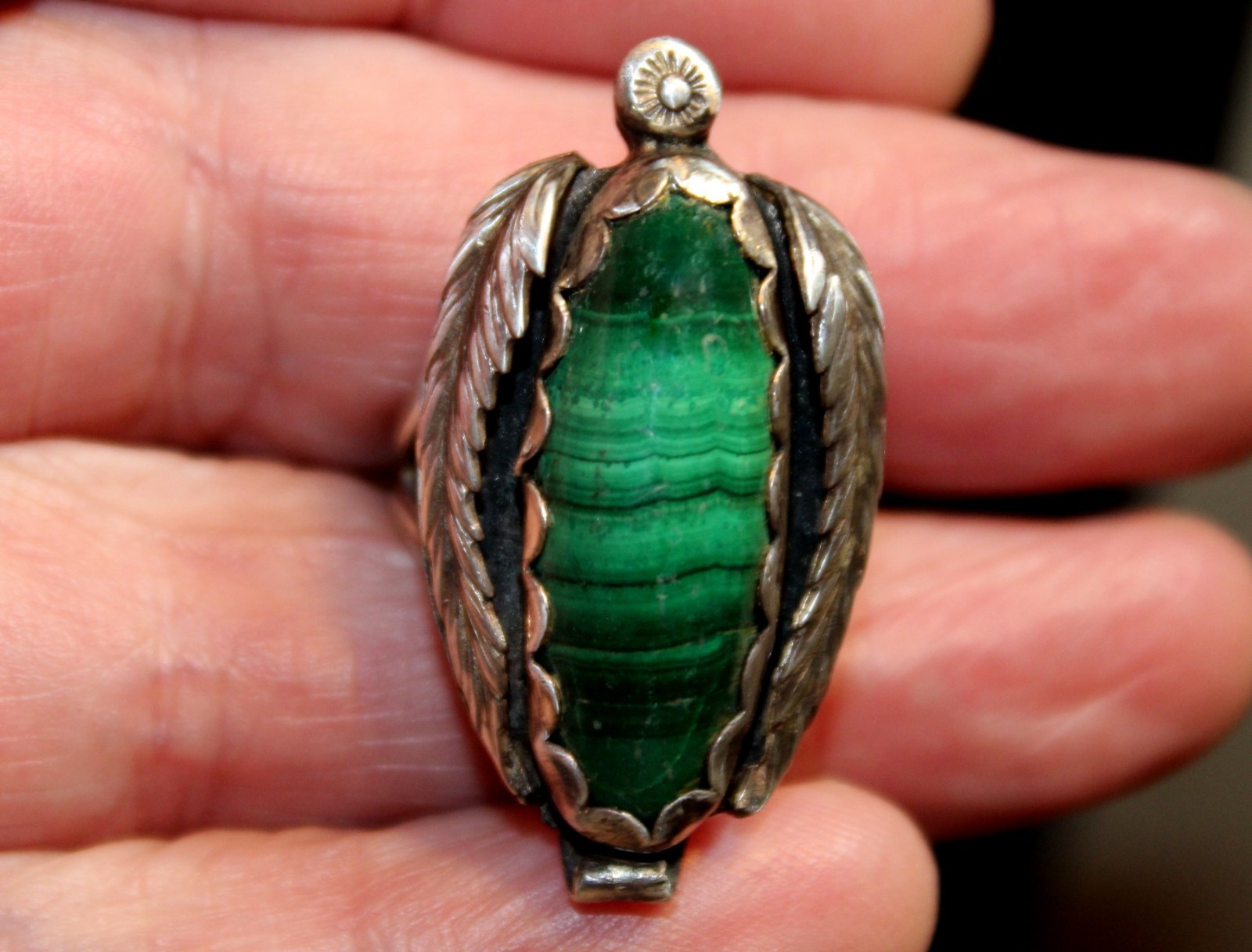 Old Pawn Navajo Handmade Sterling Silver & Natural Green Malachite Stone Ring