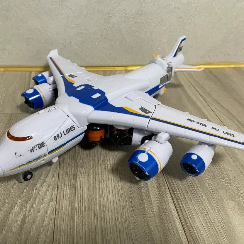 Postbot Air Hydd Robot Toy - Lightly Used