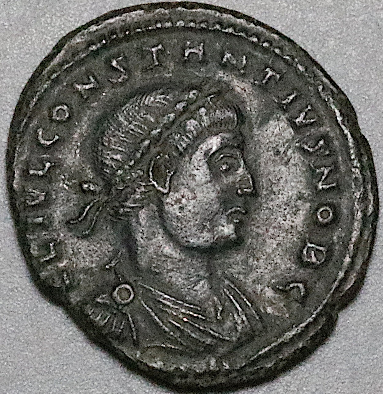 330 Constantius II AE3 Roman Empire Soldiers Legionary Standards XF (25012502R)