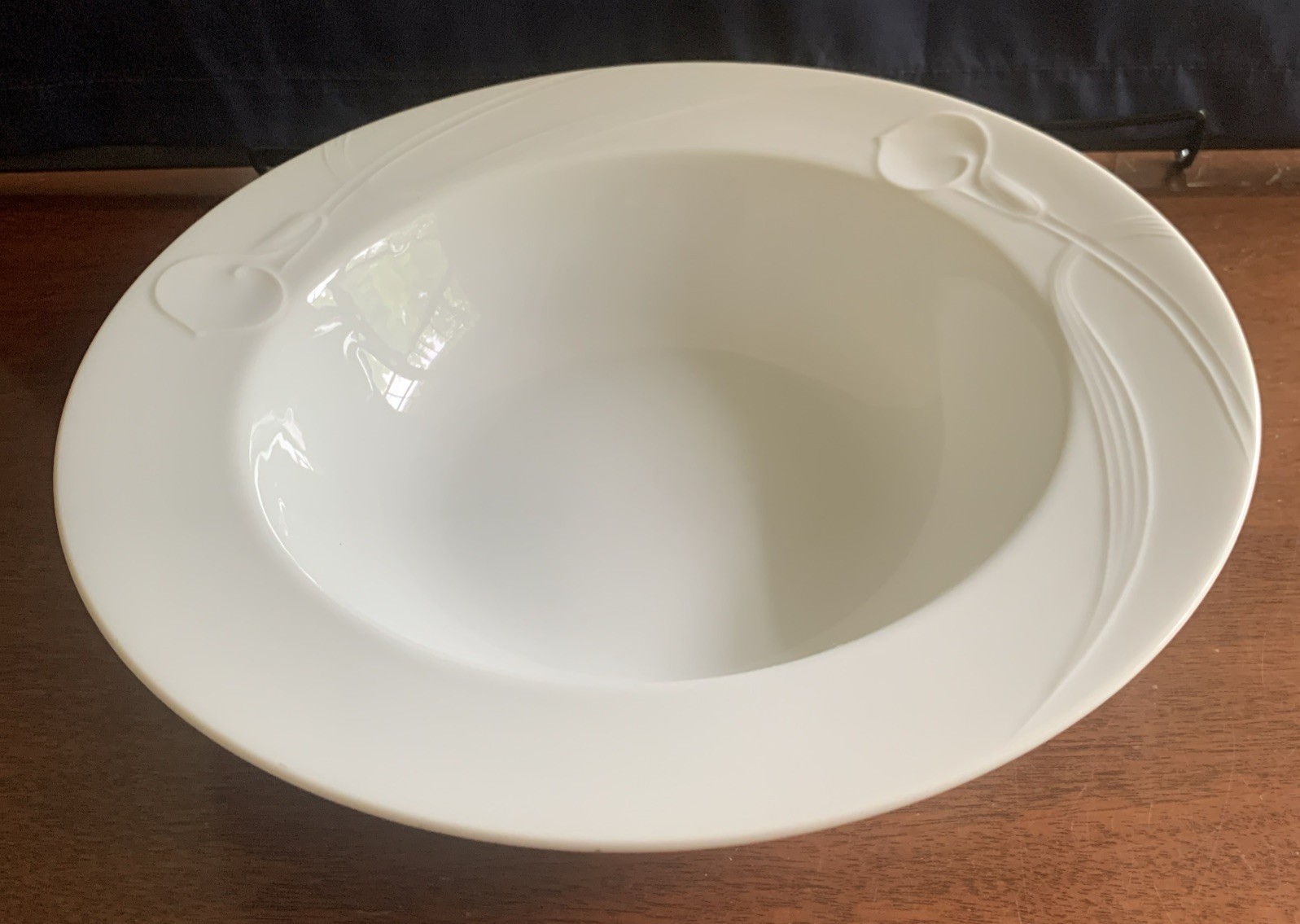 Mikasa CLASSIC FLAIR WHITE K1991 ~ 10” Open Serving Bowl~ Calla Lily