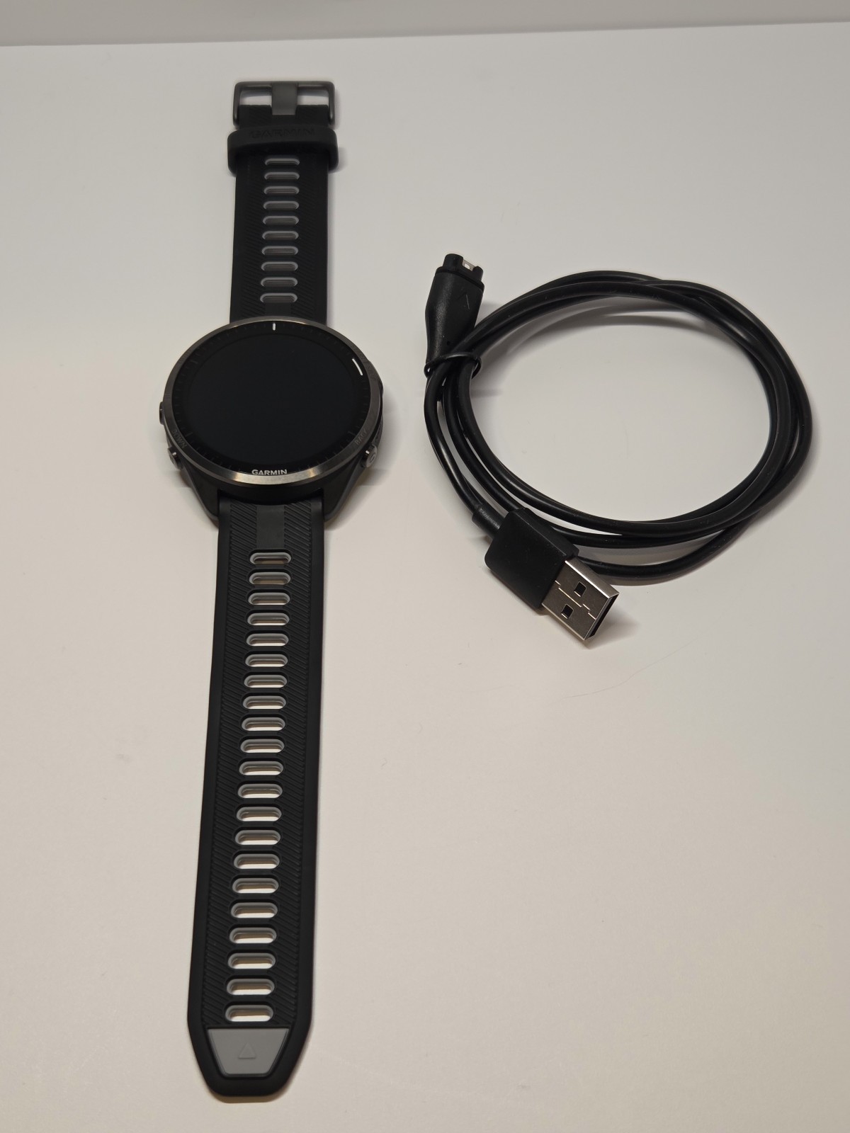 NEW Garmin Forerunner 965 GPS Smartwatch AMOLED Gray DLC Titanium (010-02809-00)