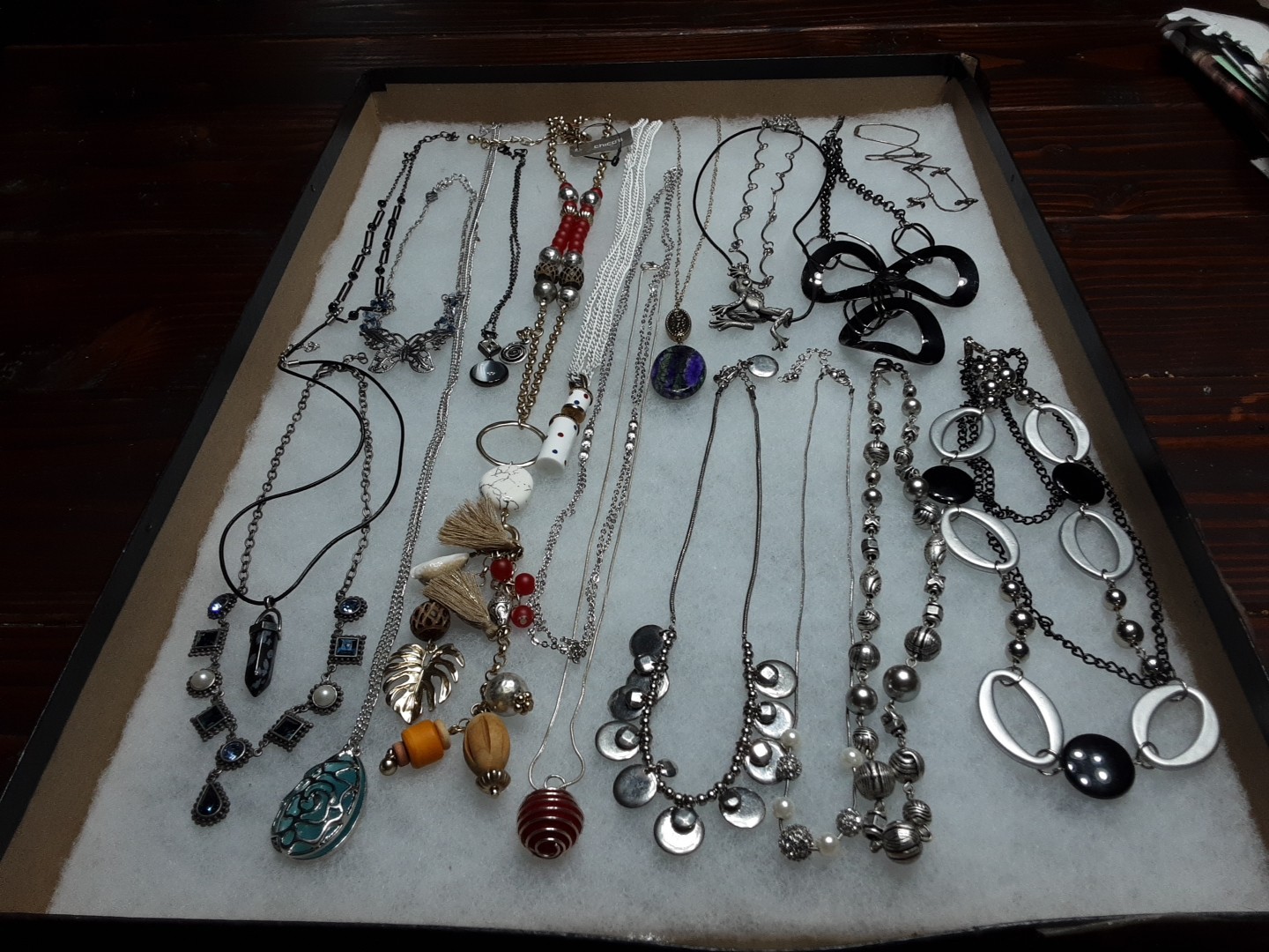 Necklace Lot Of  20 Various Styles Silver Gold Tone All Wearable With Chains