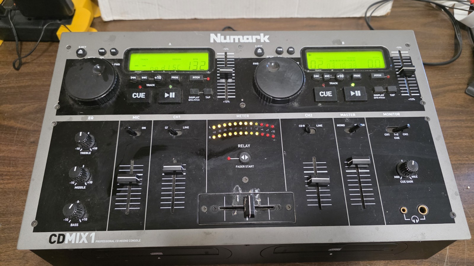Numark CDMIX1 Professional Dual CD Mixing Console