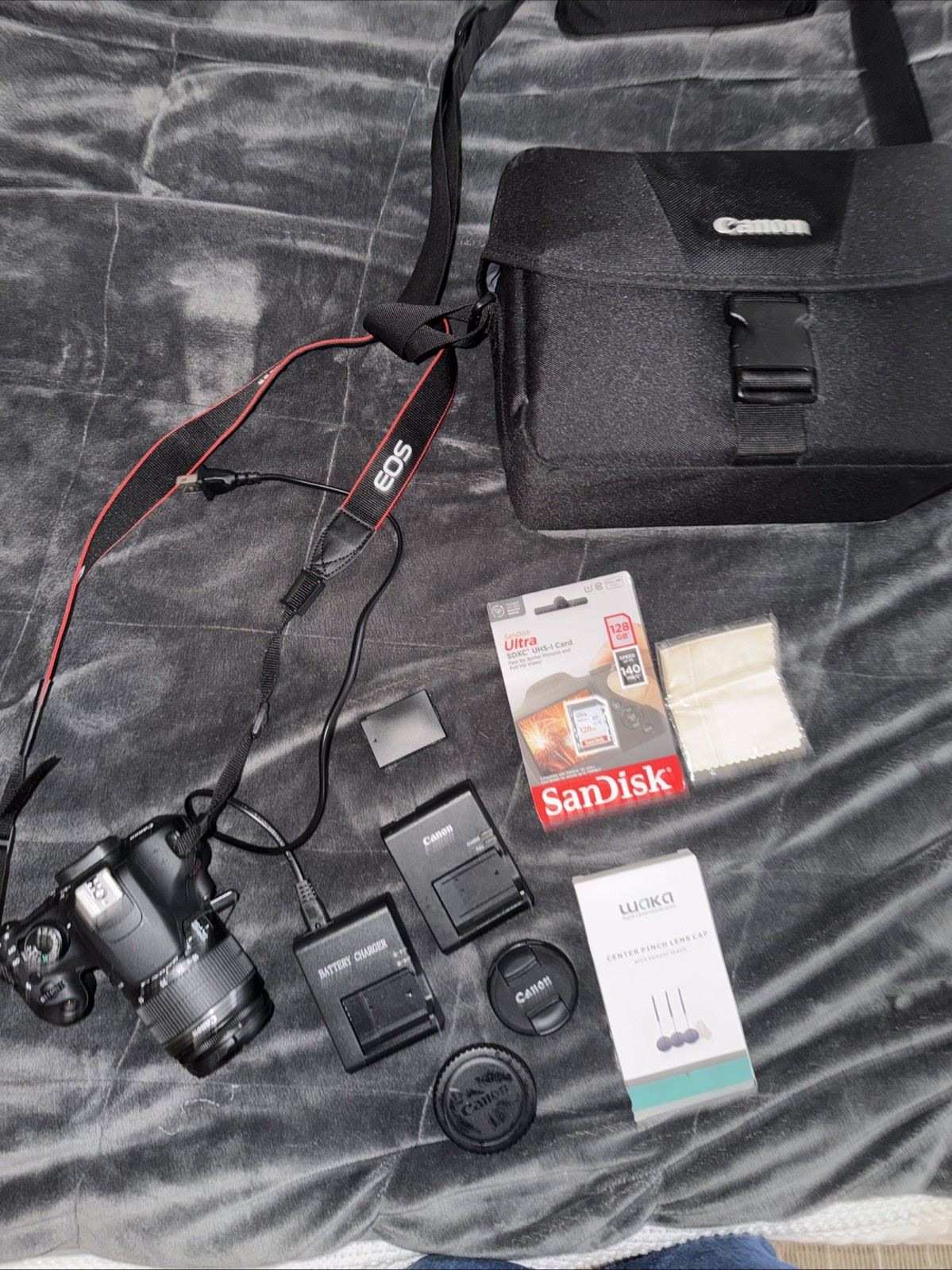 Canon EOS Rebel T5 DSLR Bundle - 128GB SD, 2 Batteries, 2 Chargers, Bag - MINT