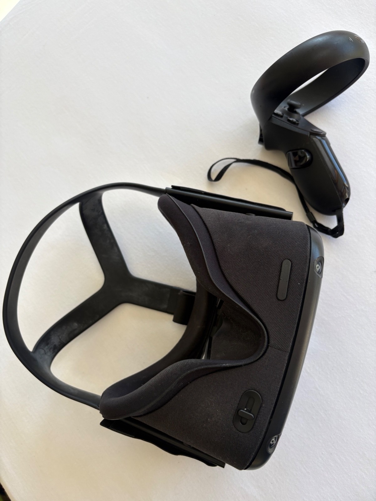 Meta Oculus Quest All-in-one VR Gaming Headset - Black