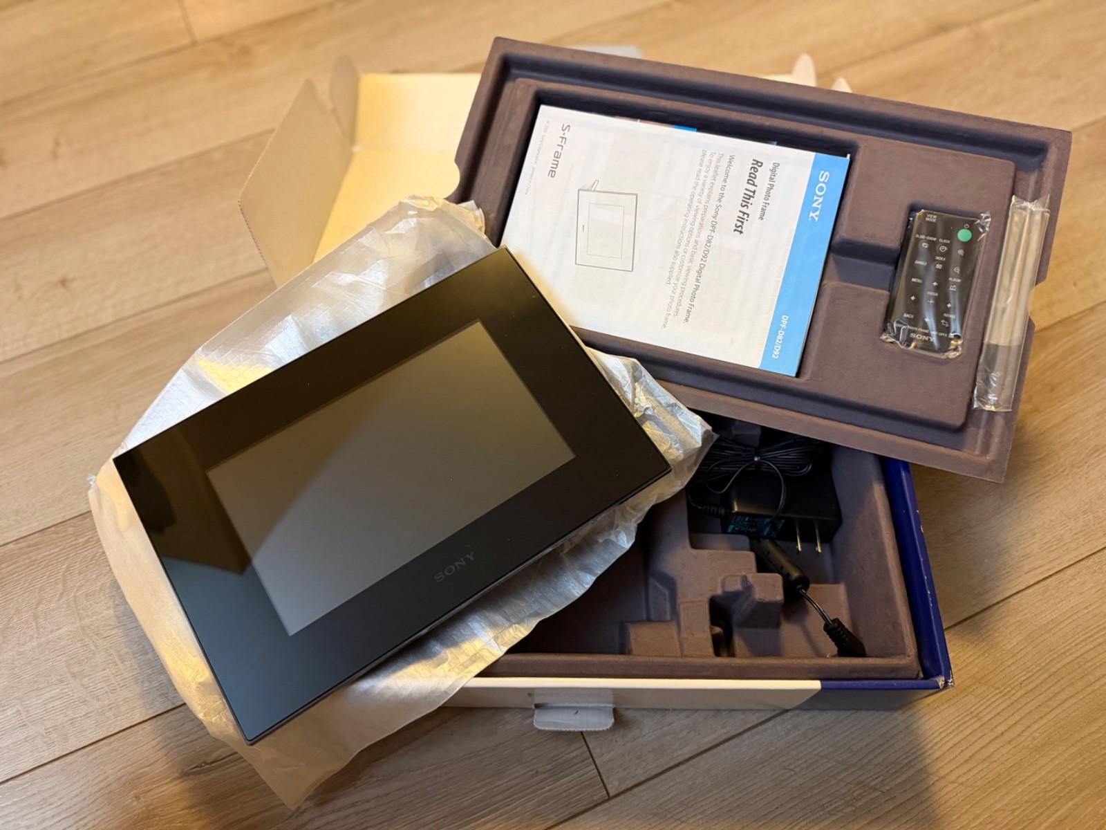 Sony DPF-D92 9 Inch LCD S Frame Digital Photo Frame Black EUC 16:9 Ratio