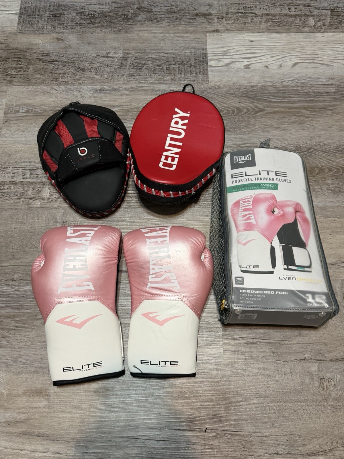 Everlast Woman’s Boxing Gloves Pink Elite  12 Ounce Gently Used & Hand Pads