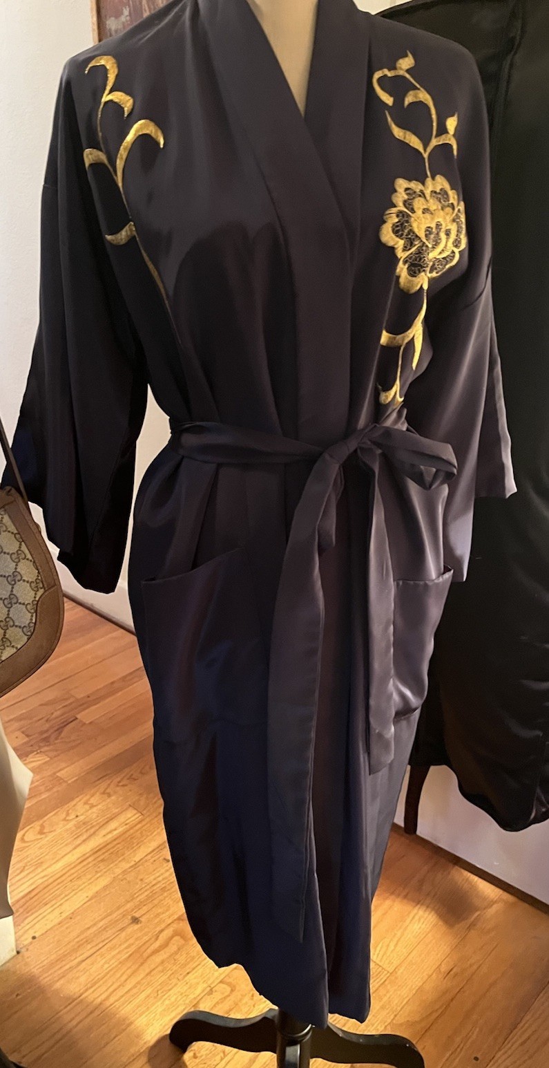 Japanese Kimono Robe  Japan Embroidered Foo Dogs Vintage 80’s