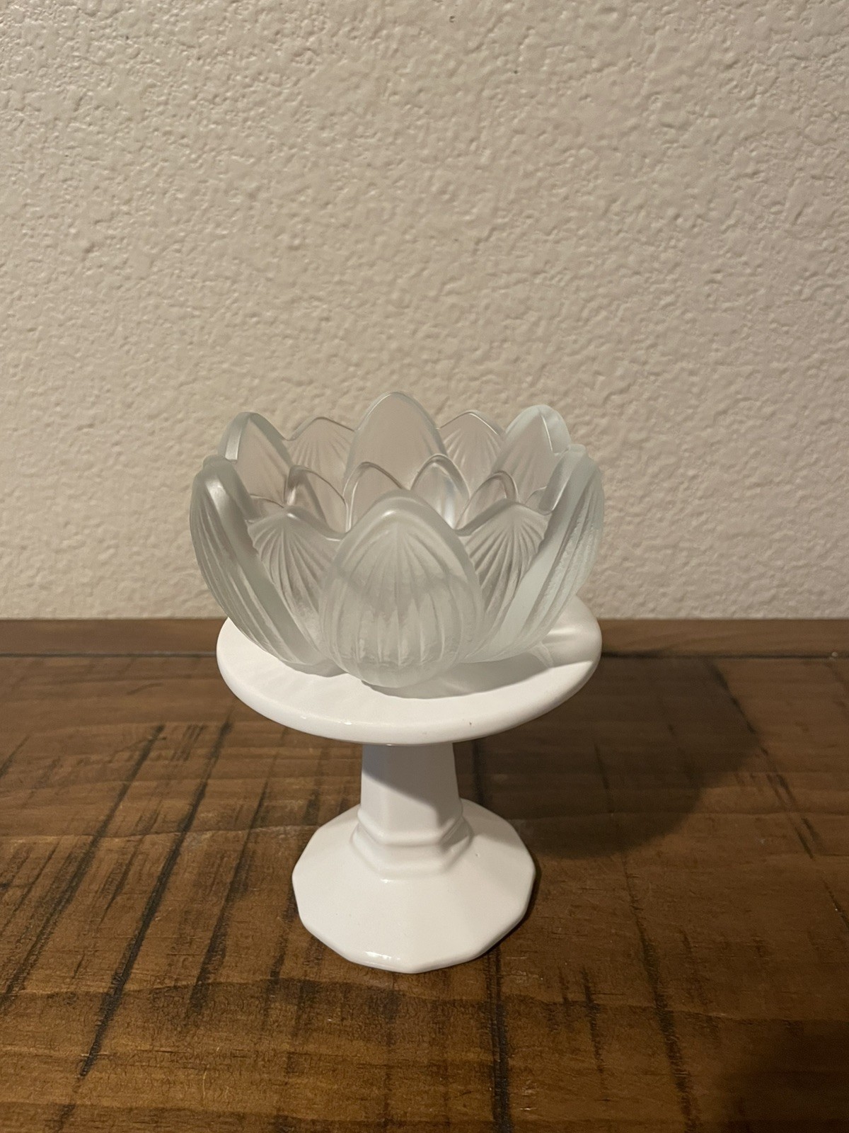 Vintage Fenton Crystal Velvet Lotus Nut Dish #8441 *Mint* 