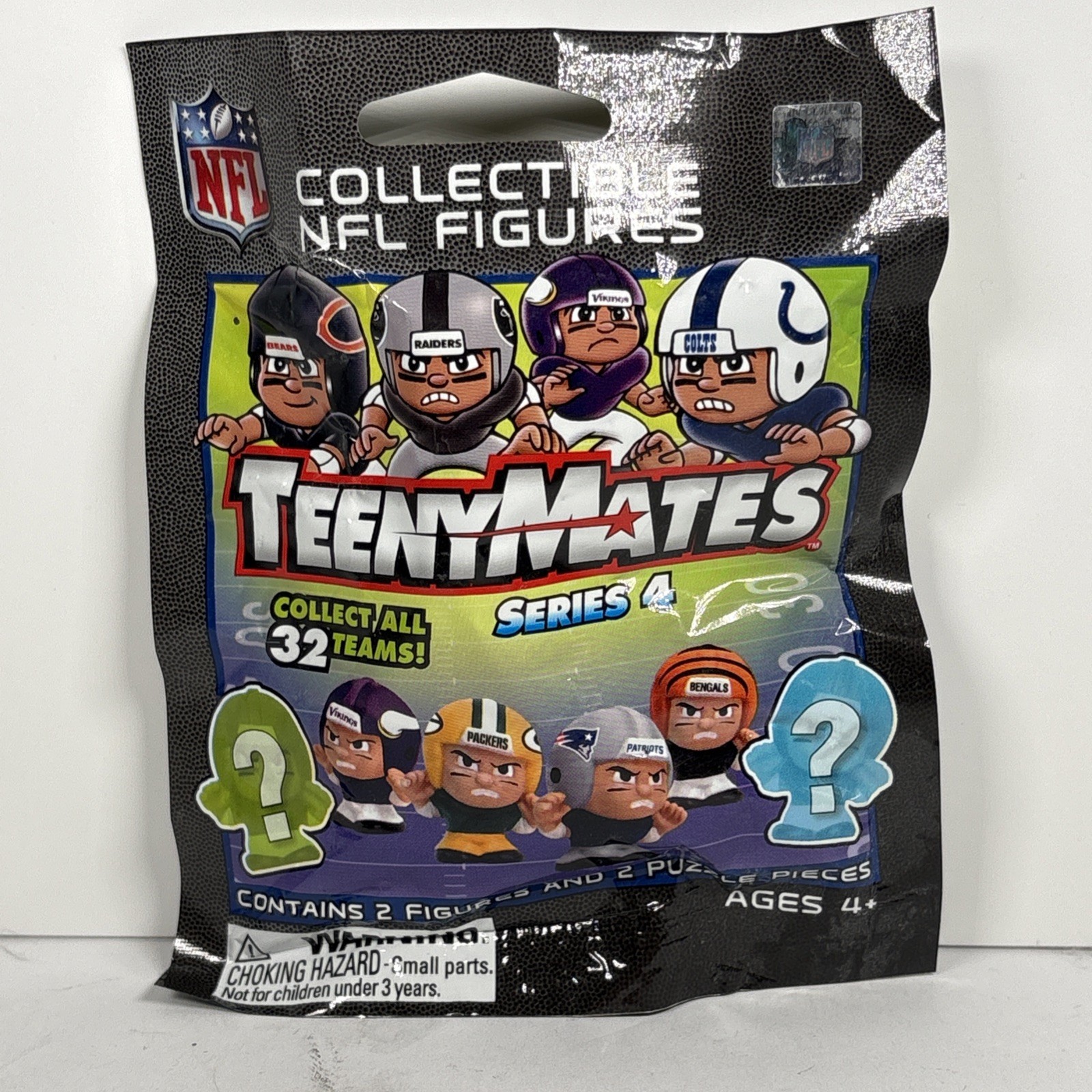 TeenyMates Series 4 Collectable NFL Toy Figures Blind Bag