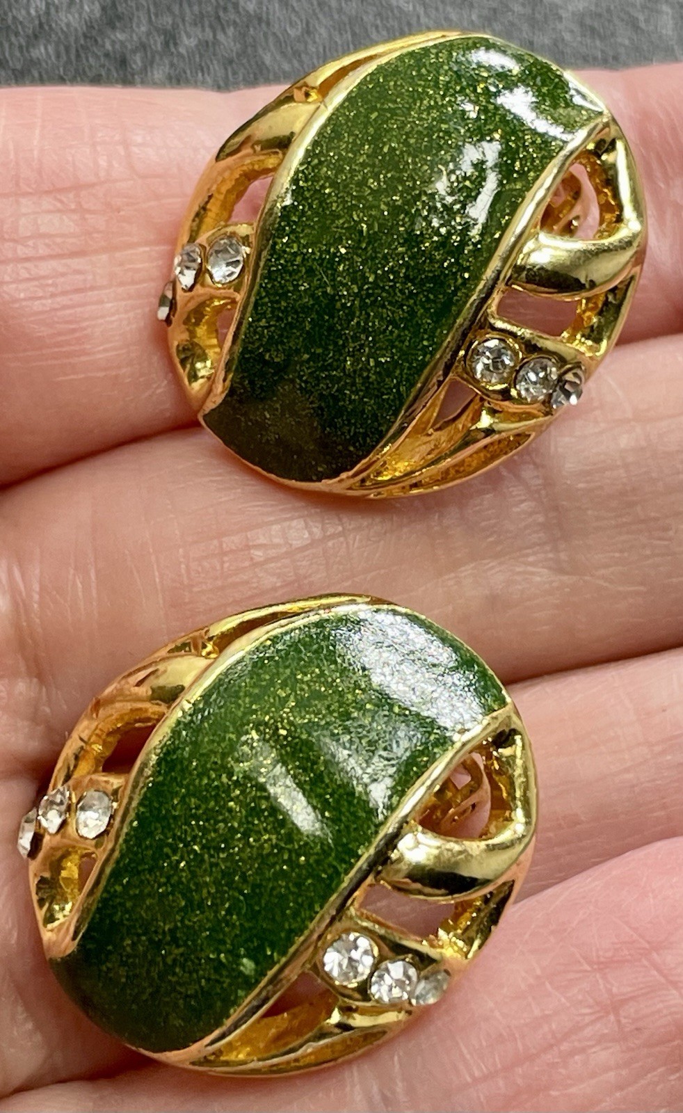Vintage 1” Domed Green Enameled Crystal Rhinestone Gold Tone Clip Earrings