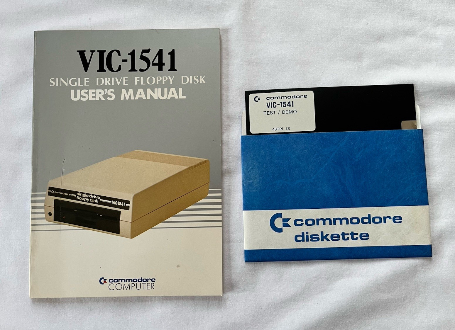 Commodore Vic-1541 Test Demo 5.25" Disk  and Floppy Disk Drive User's Manual