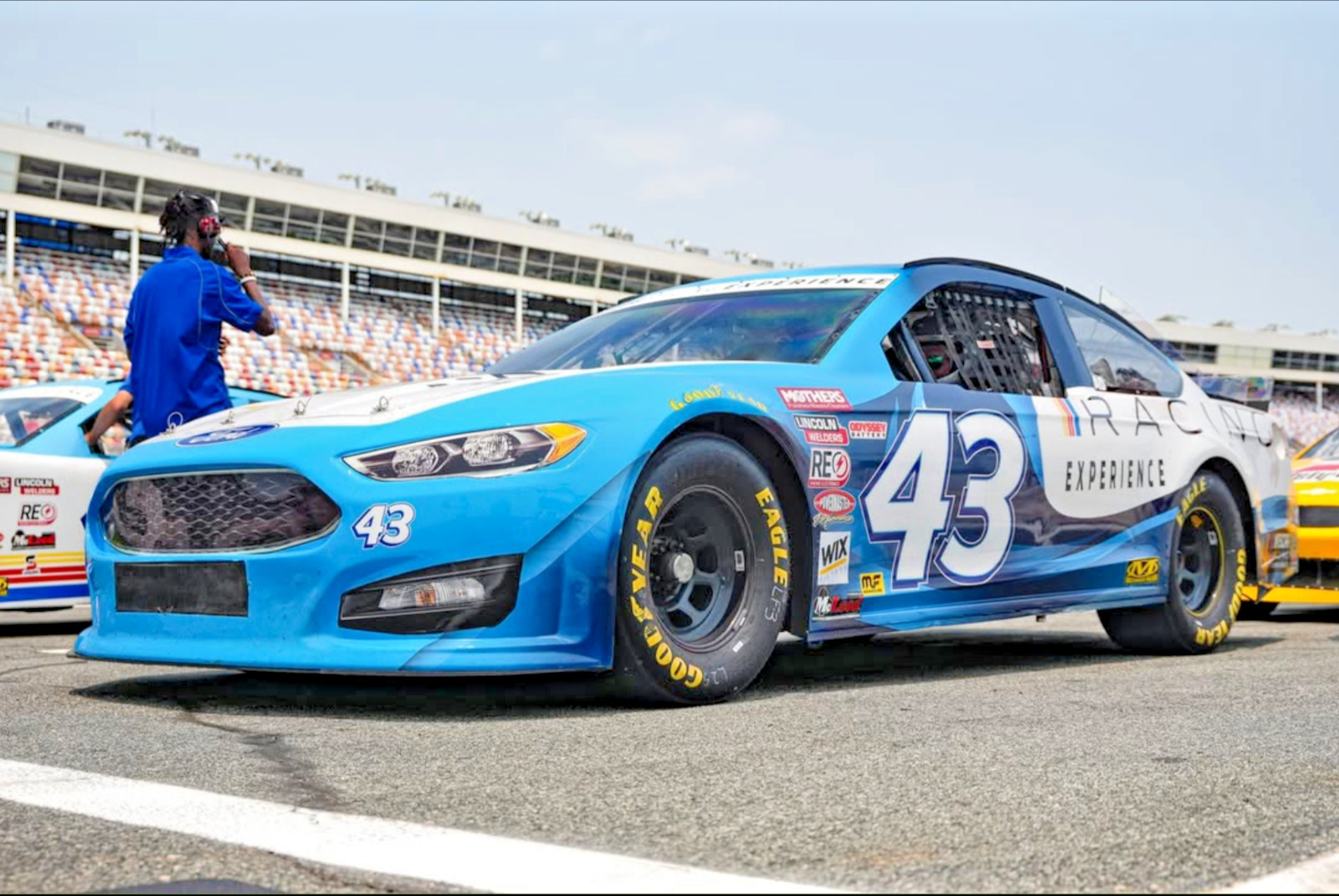 NASCAR DRIVING EXPERIENCE/ Stock car/ 17 tracks/ Gift Cert (no expiration)