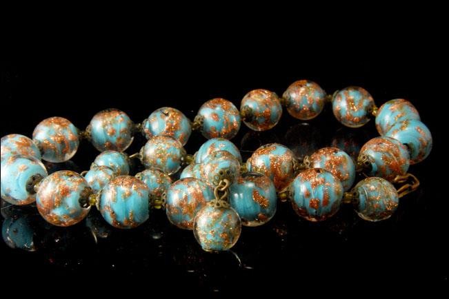 VINTAGE ITALIAN MURANO TURQUOISE COPPER FLUSS ART GLASS BEADS NECKLACE. LT
