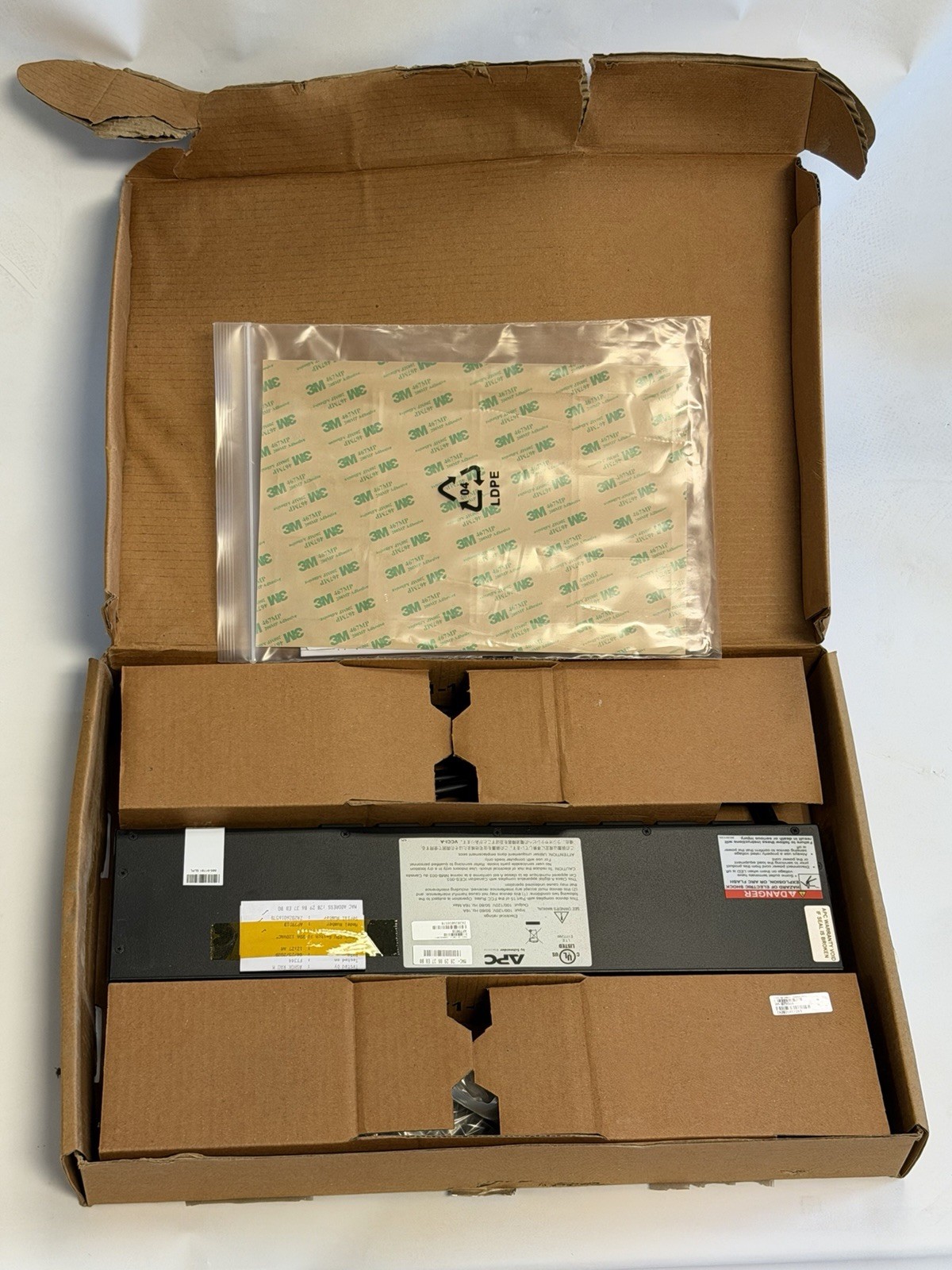 APC AP7901B 8-Outlet Rackmount Managed 120VAC/20A NEMA 5-20R PDU Switch