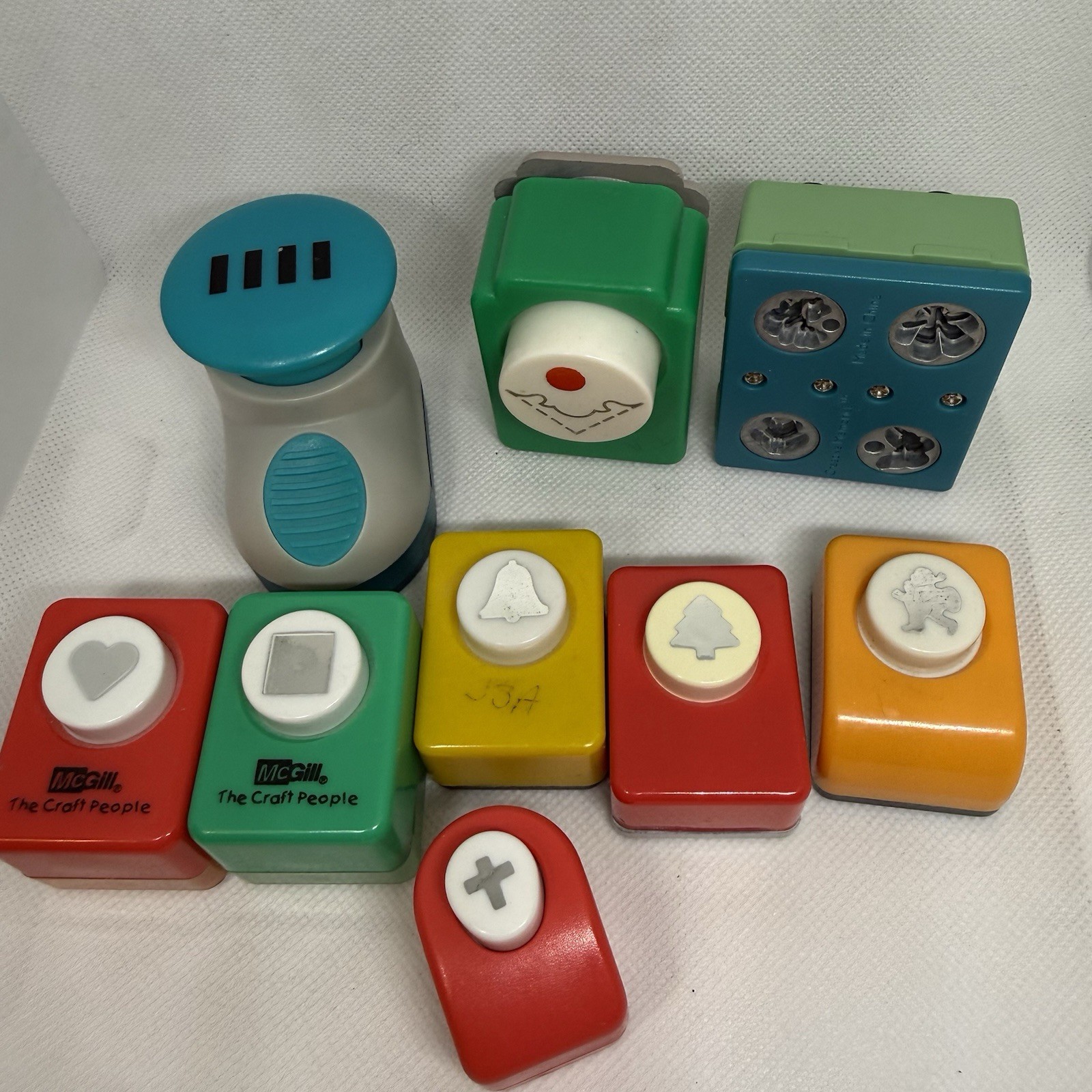 Lot  Creative Memories & McGill Micro Santa Heart Corner Cut Paper Punch