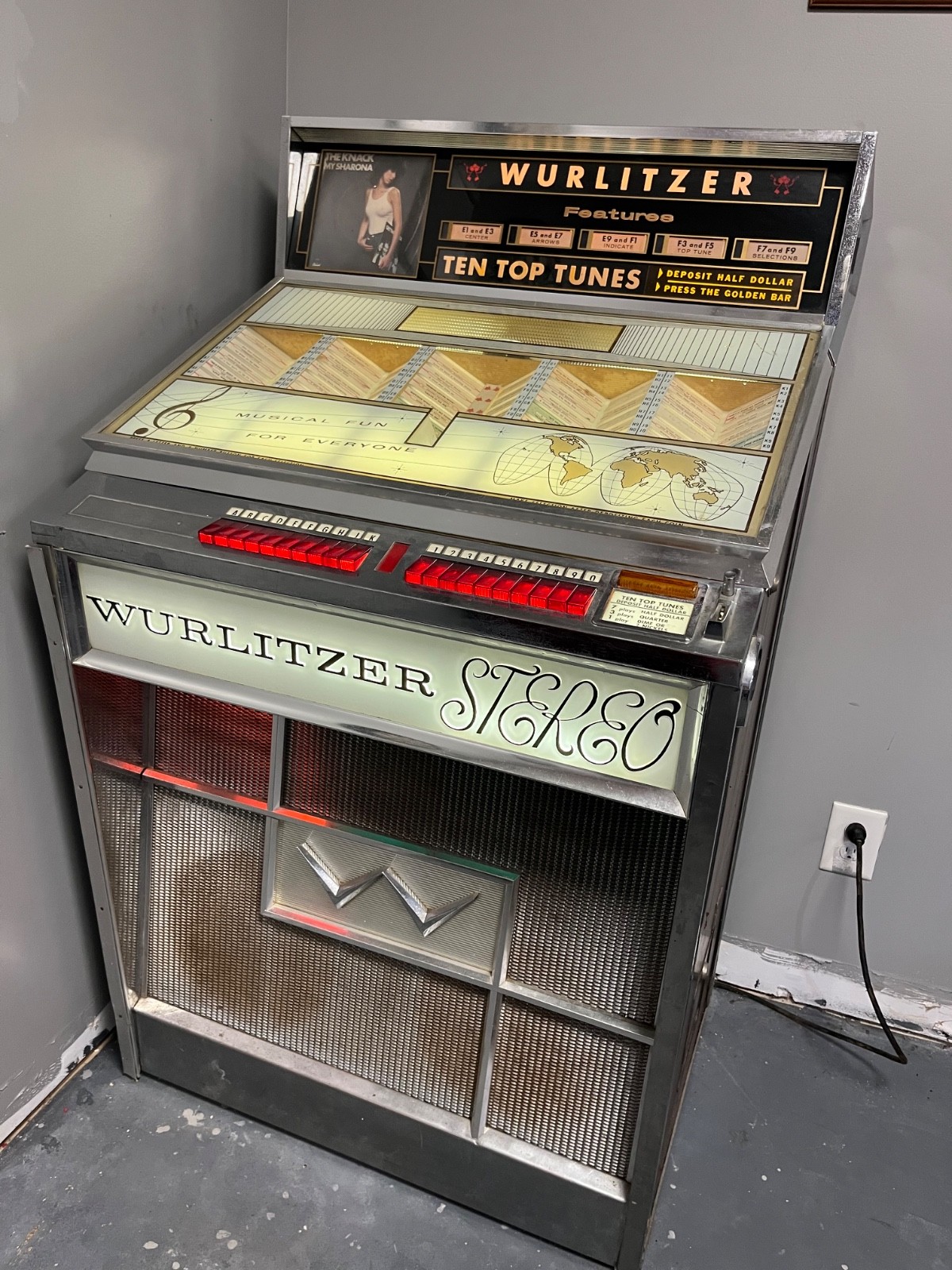 1959 Vintage jukebox machine Wurlitzer, decent condition. Original rec