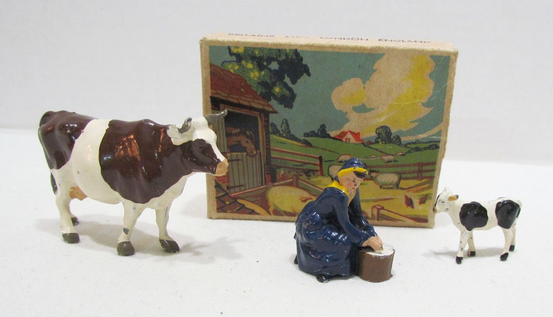 BRITAINS FARM 1950's LEAD FIGURE SET W/ BOX 1 MILKMAID 1 COW 1 CALF no. 5008