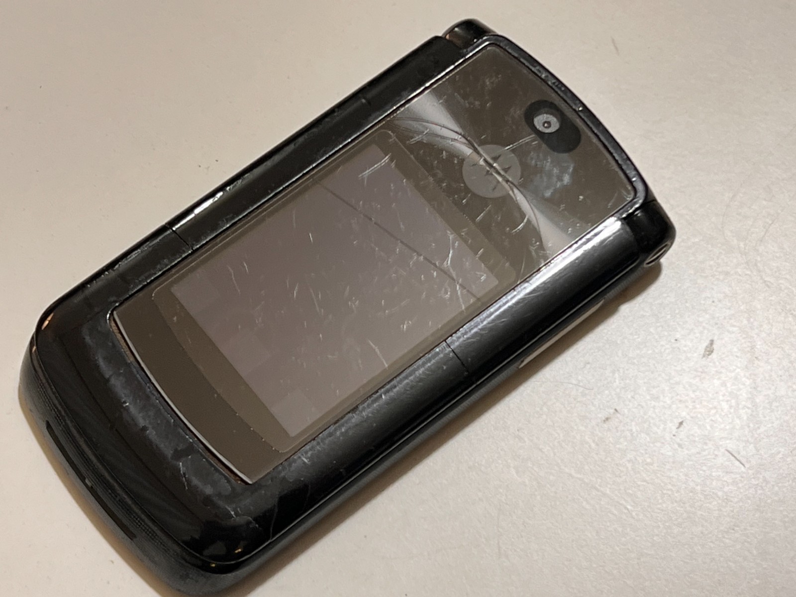 Motorola RAZR2 V8 Blue Color - vintage cell phones