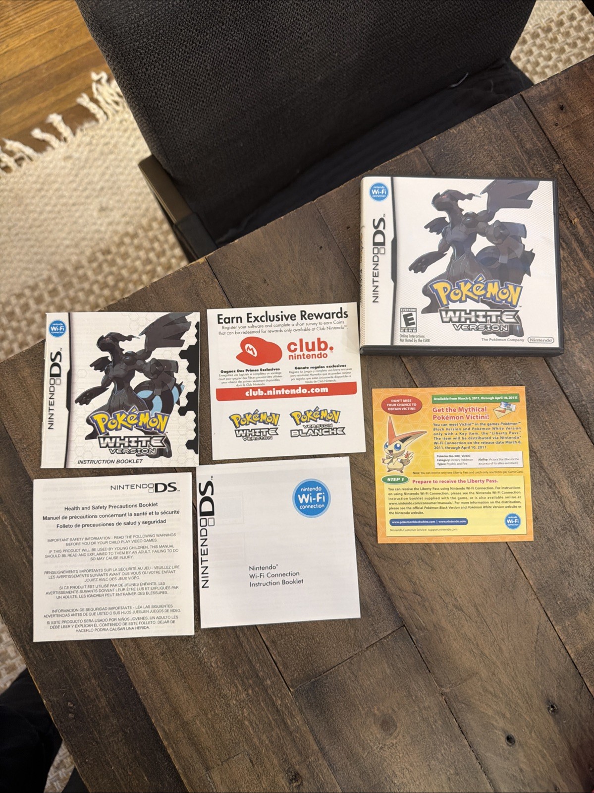 Pokémon White Version - Nintendo DS (Case and Inserts ONLY - NO GAME)