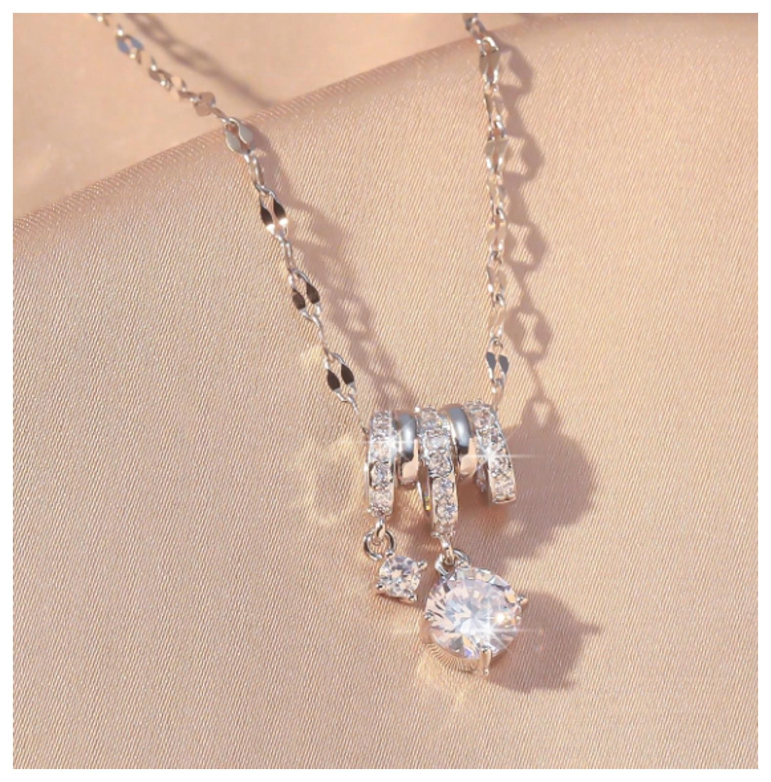 Round dangle - Necklace - Silver - CZs - 18"