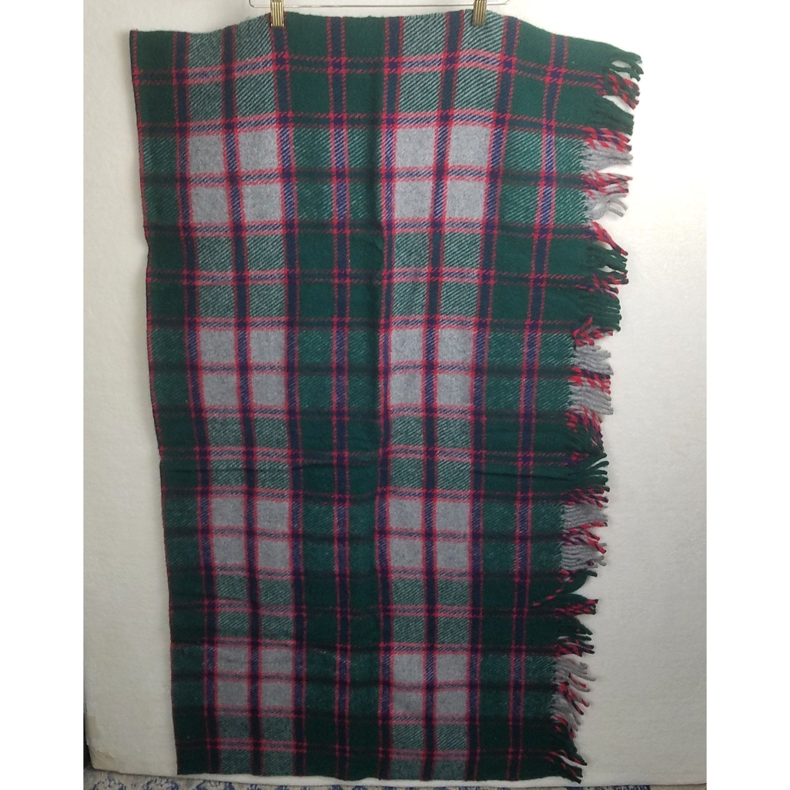 Perth Robe Vintage 100% Wool Plaid Blanket Scarf Green Red Grey Fringe 50x60