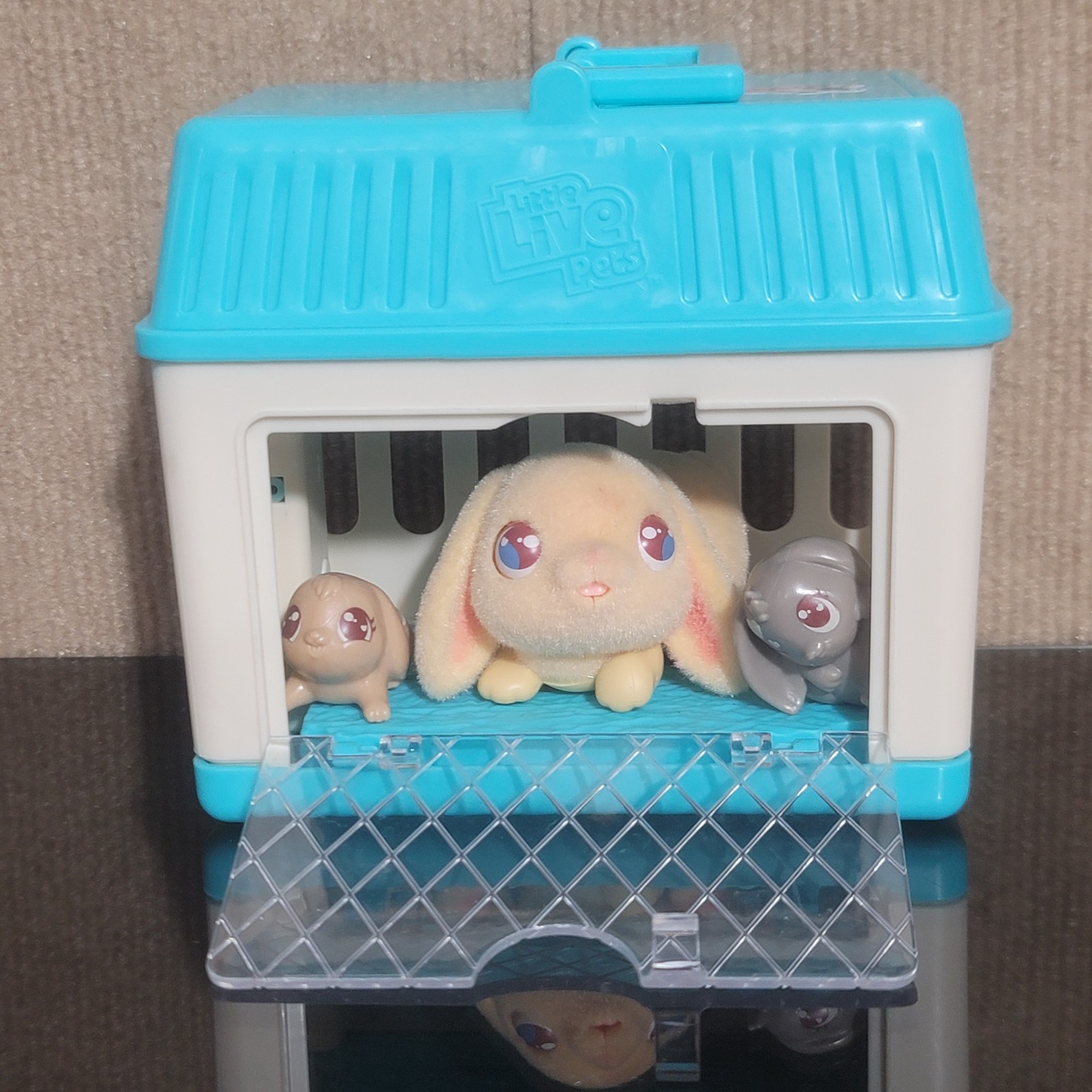 Little Live Pets Lil Bunny Rabbit Mama Surprise& 2 Minis Baby Blue Cage
