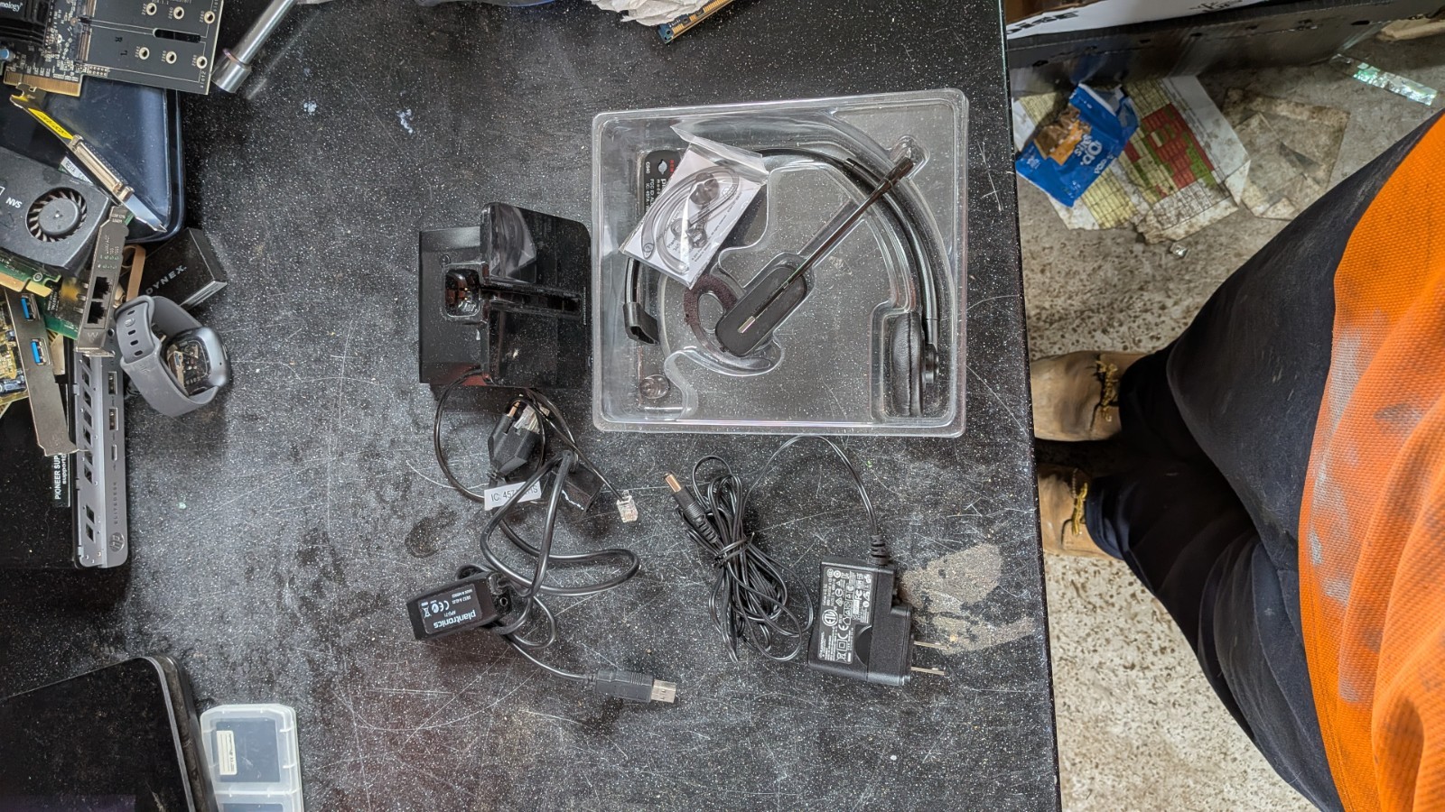 Plantronics CS540 Wireless DECT Headset & C054 Charging Base - Untested / As-Is