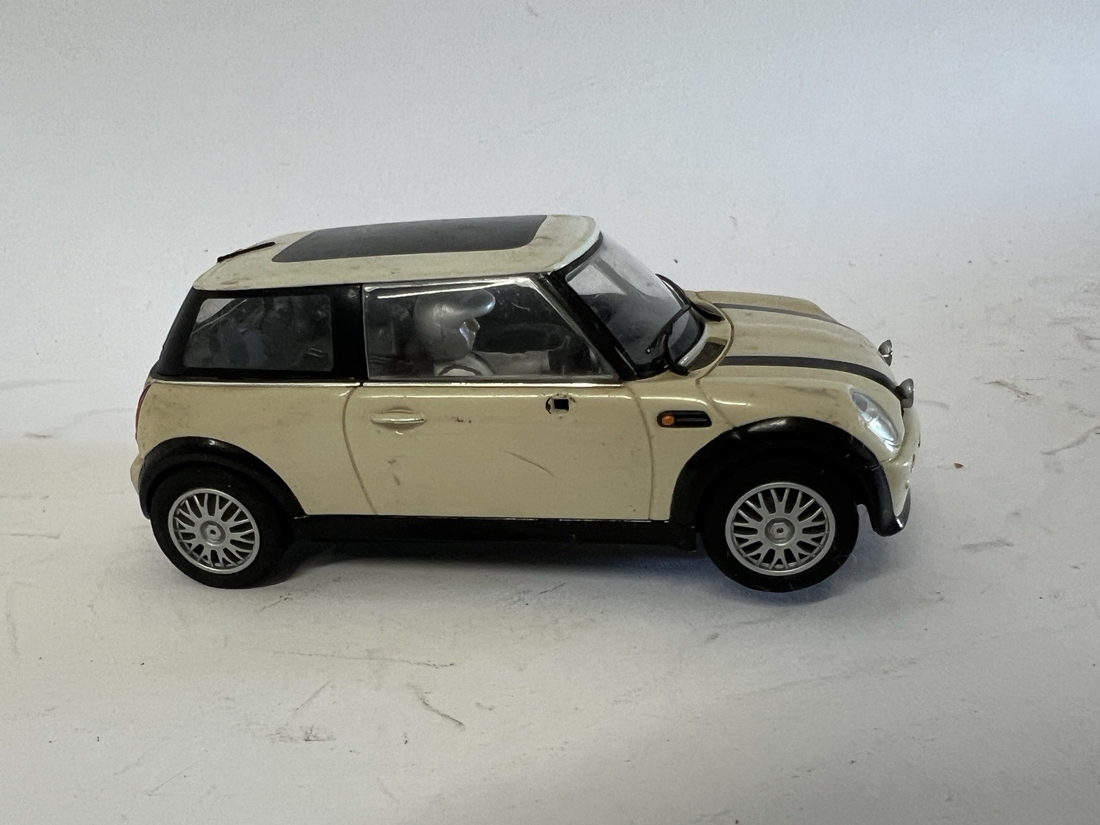 Hornby Mini Cooper 1:32 Slot Car Limited Edition White Scalextric