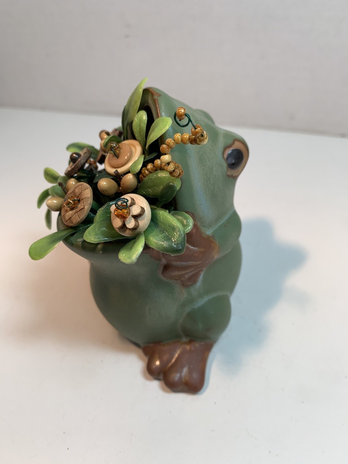Vtg Button Bouquet/POTTERY FROG -Country-Farmhouse-Primitive-Repurposed