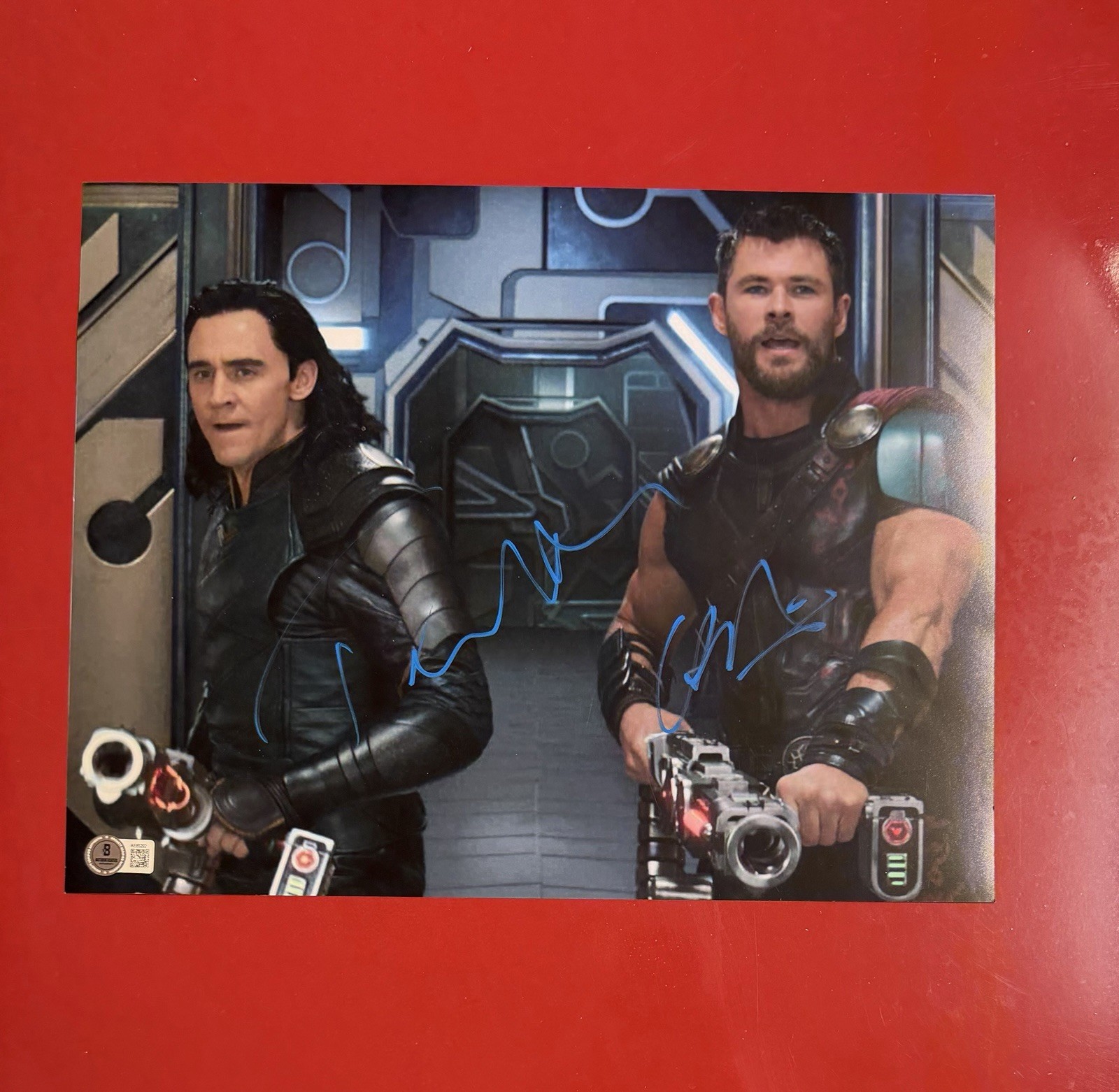 Chris Hemsworth Tom Hiddleston Signed 11x14 Photo Thor Loki Marvel Beckett COA