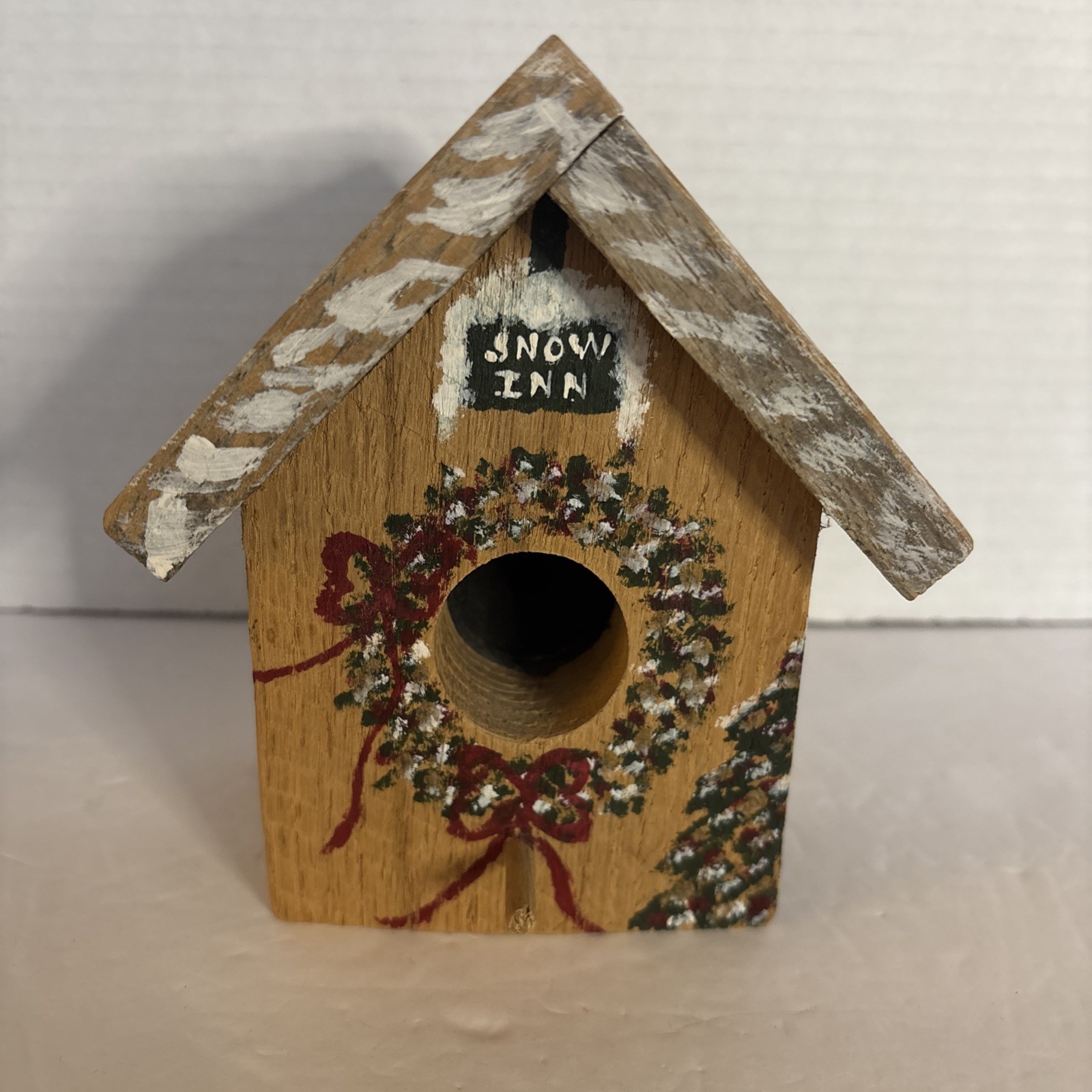 Handmade Wood Carved Handpainted Snow Inn Wreath w Bows Christmas Tree Small ~6"