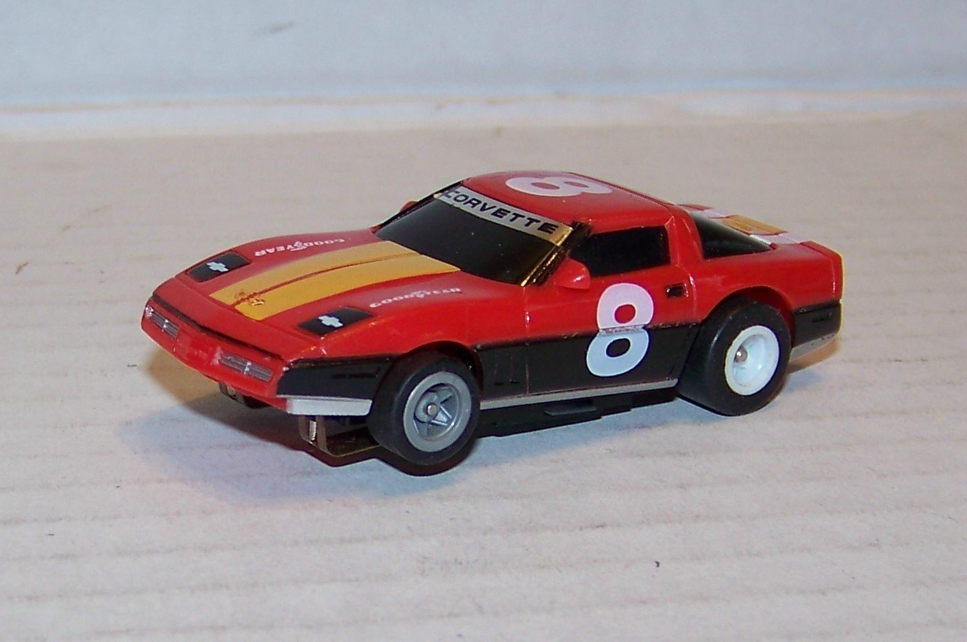 Aurora Tomy AFX #8 Corvette slot car running