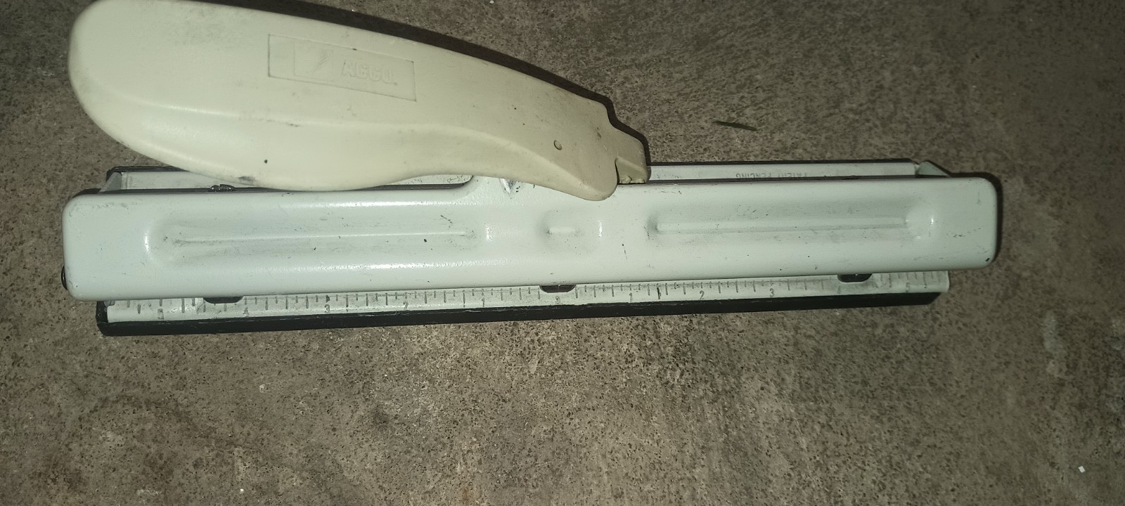 Swingline Heavy Duty 3-Hole Punch