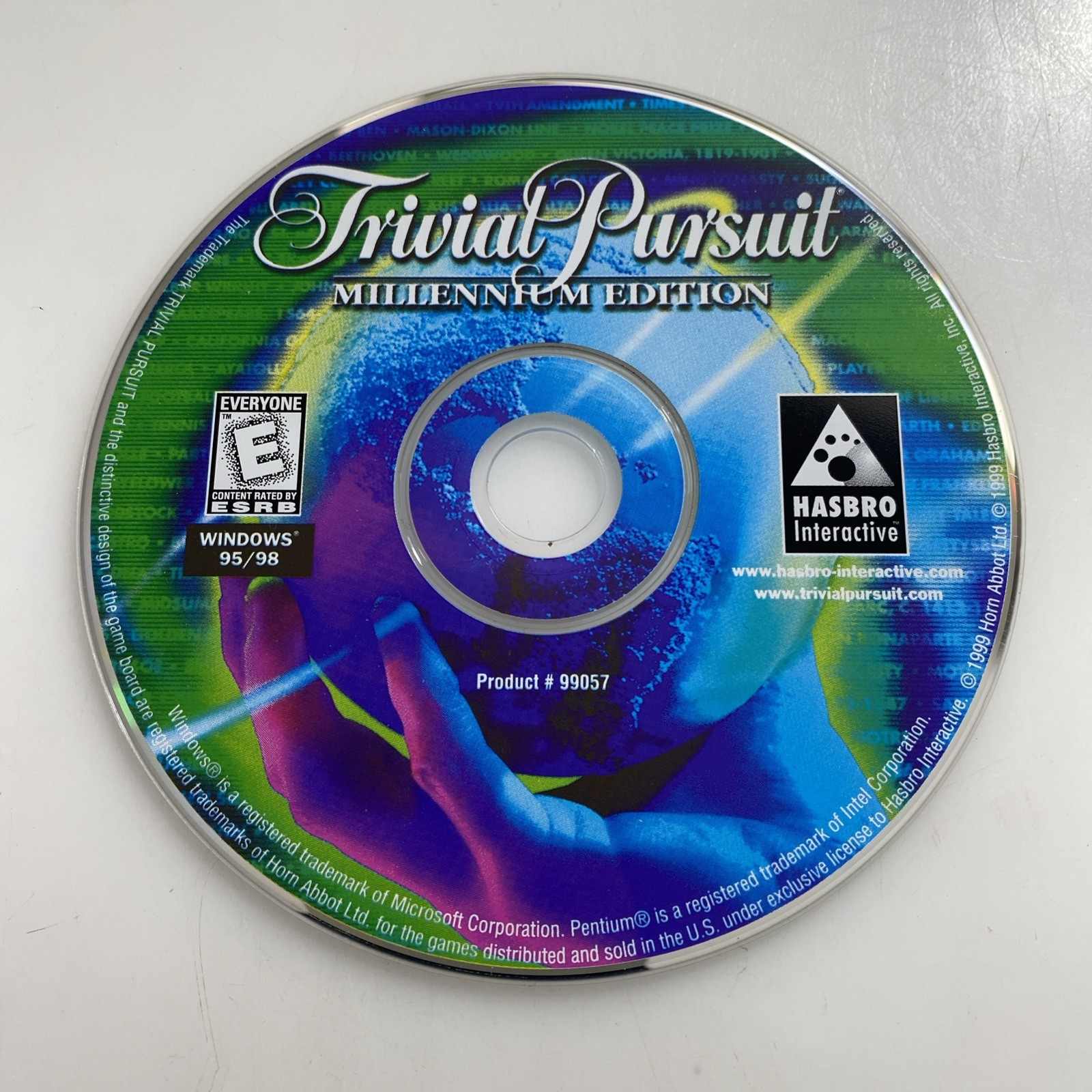 Trivial Pursuit Millennium Edition Near Mint PC Game h299a