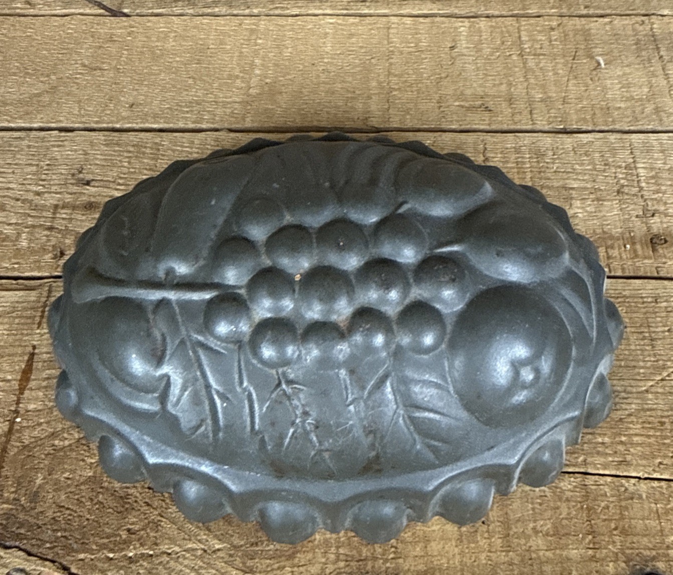 Antique Tin Food Mold Grapes / Fruit Pattern Pudding Cake Jello Dessert