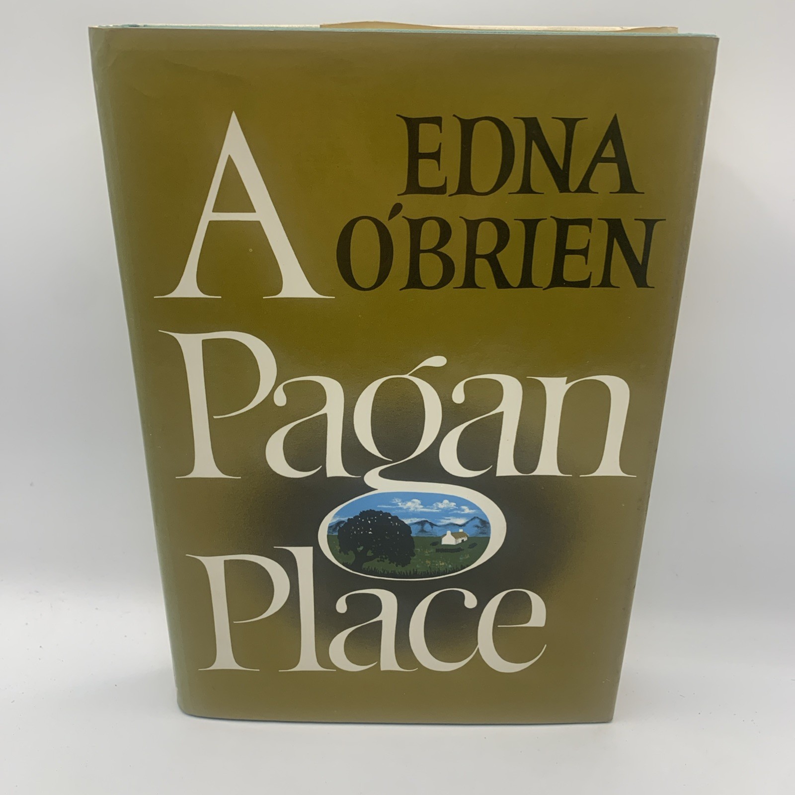 A Pagan Place Edna O'Brien Ireland 1970 Vtg HC/DJ 1st American edition.
