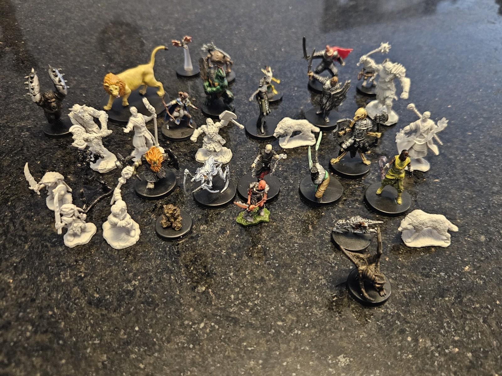 Lot Of 30+ Dungeons & Dragons DnD Miniatures Figures WizKids Wizards