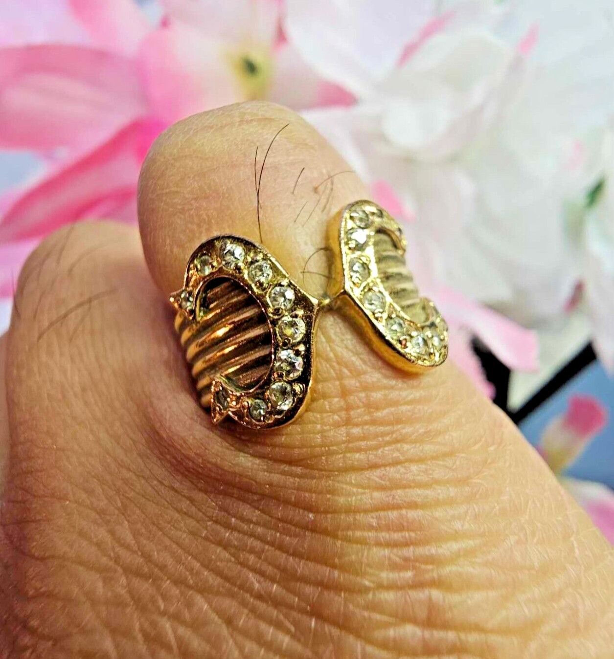 Beautiful - 18k gp gold plated Ring Sz 6" w/ Clear Stones- B27