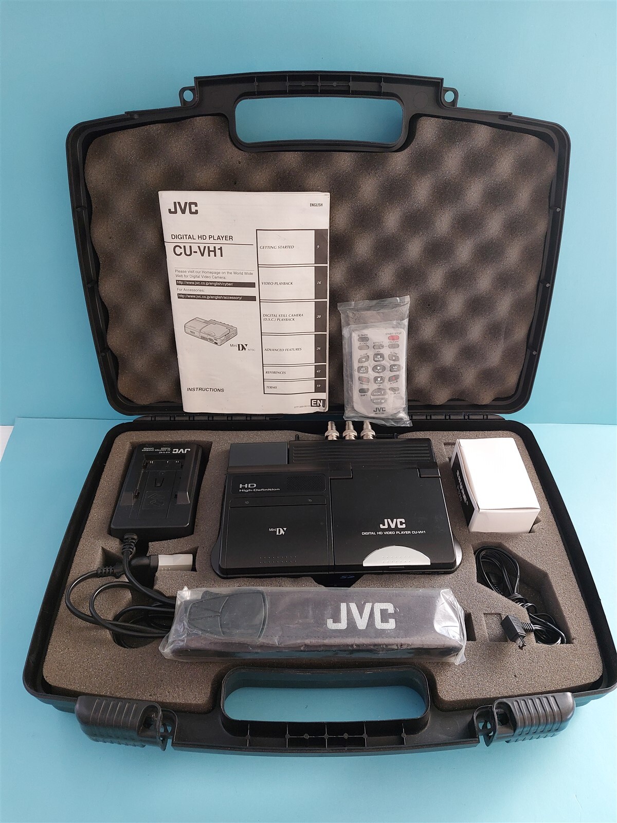 JVC CU-VH1 HD HIGH DEFINITION PORTABLE DIGITAL PLAYER / RECORDER + CASE & ACCESS