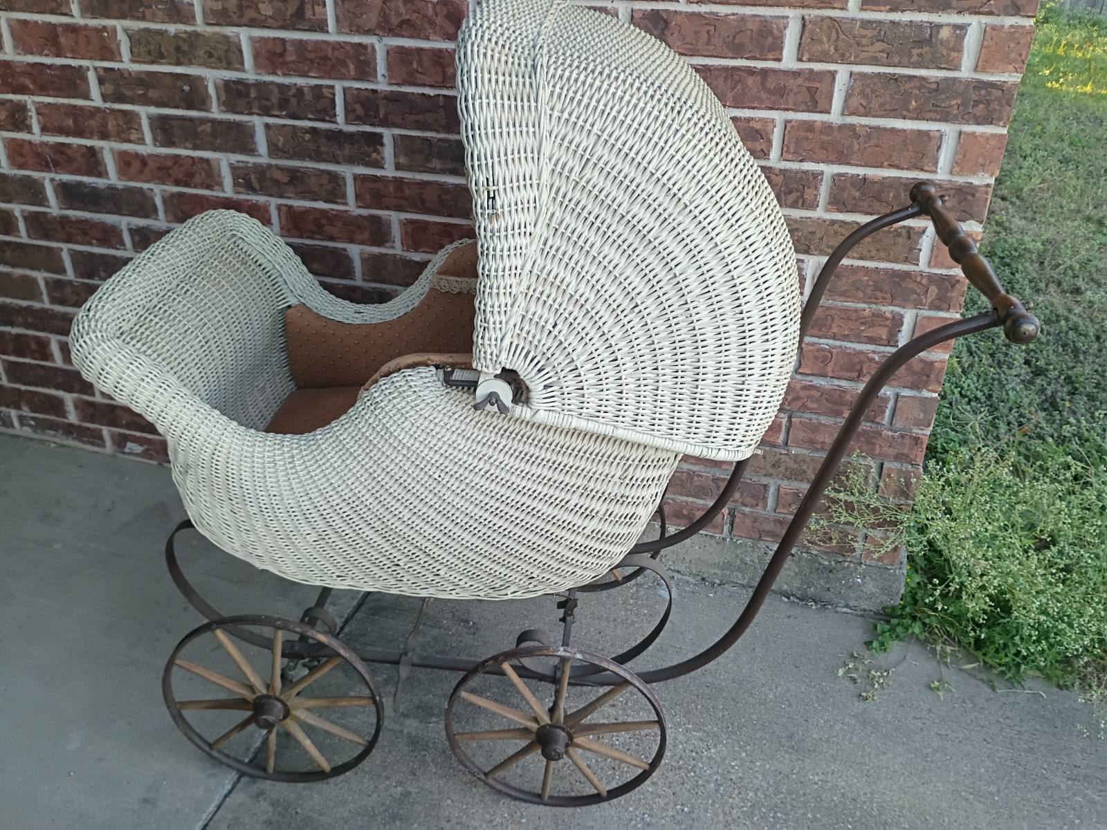 1910-20 SUPER Signed Heywood Wakefield Wicker Carriage Upholstered Comfy