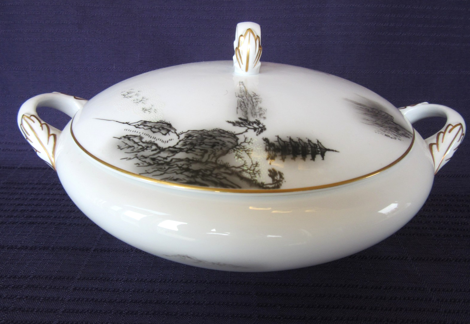 FUKAGAWA ARITA LANDSCAPE Hand Painted #903 ROUND COVERED SERVING BOWL