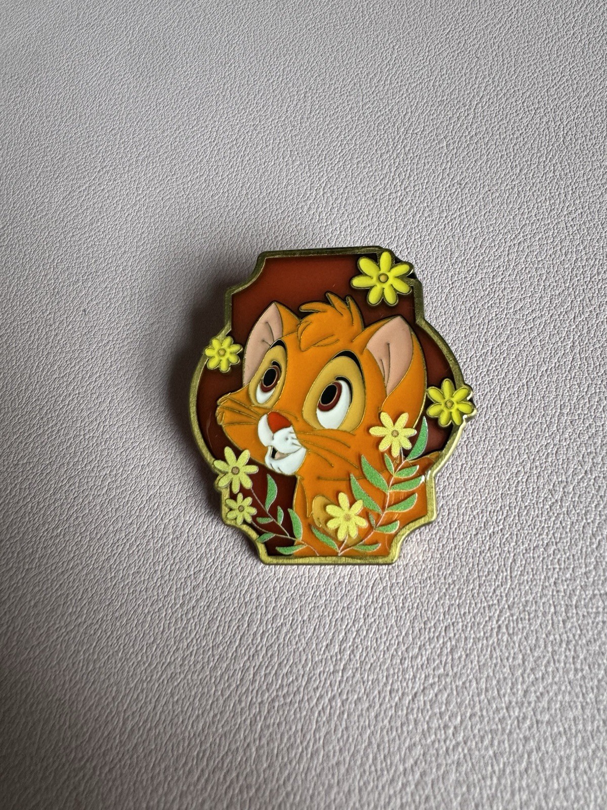 2026 Loungefly Disney Cats Floral Portraits Mystery Pin Stained Glass Oliver