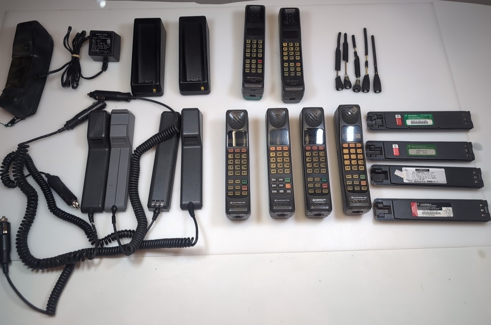 Motorola Ultra Classic & Classic II Lot Of 6 Brick Phones Read