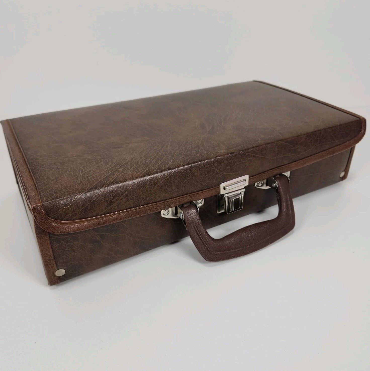 VTG Faux Brown Leather Cassette Tape Portable Case Holds 24 in Great Condition