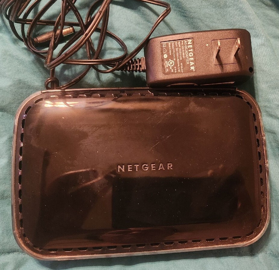 Netgear WNR1000 150 Mbps 4-Port 10/100 Wireless N Router (WNR1000v2) Gws