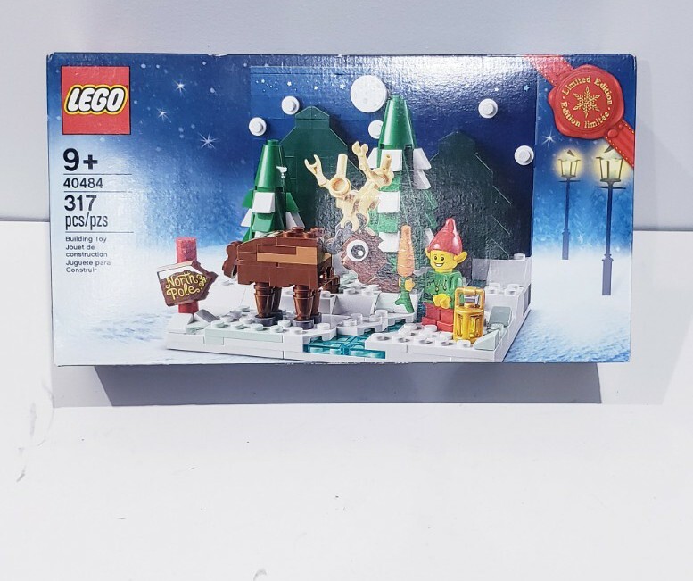LEGO Seasonal: Santa's Front Yard (40484) - NEW