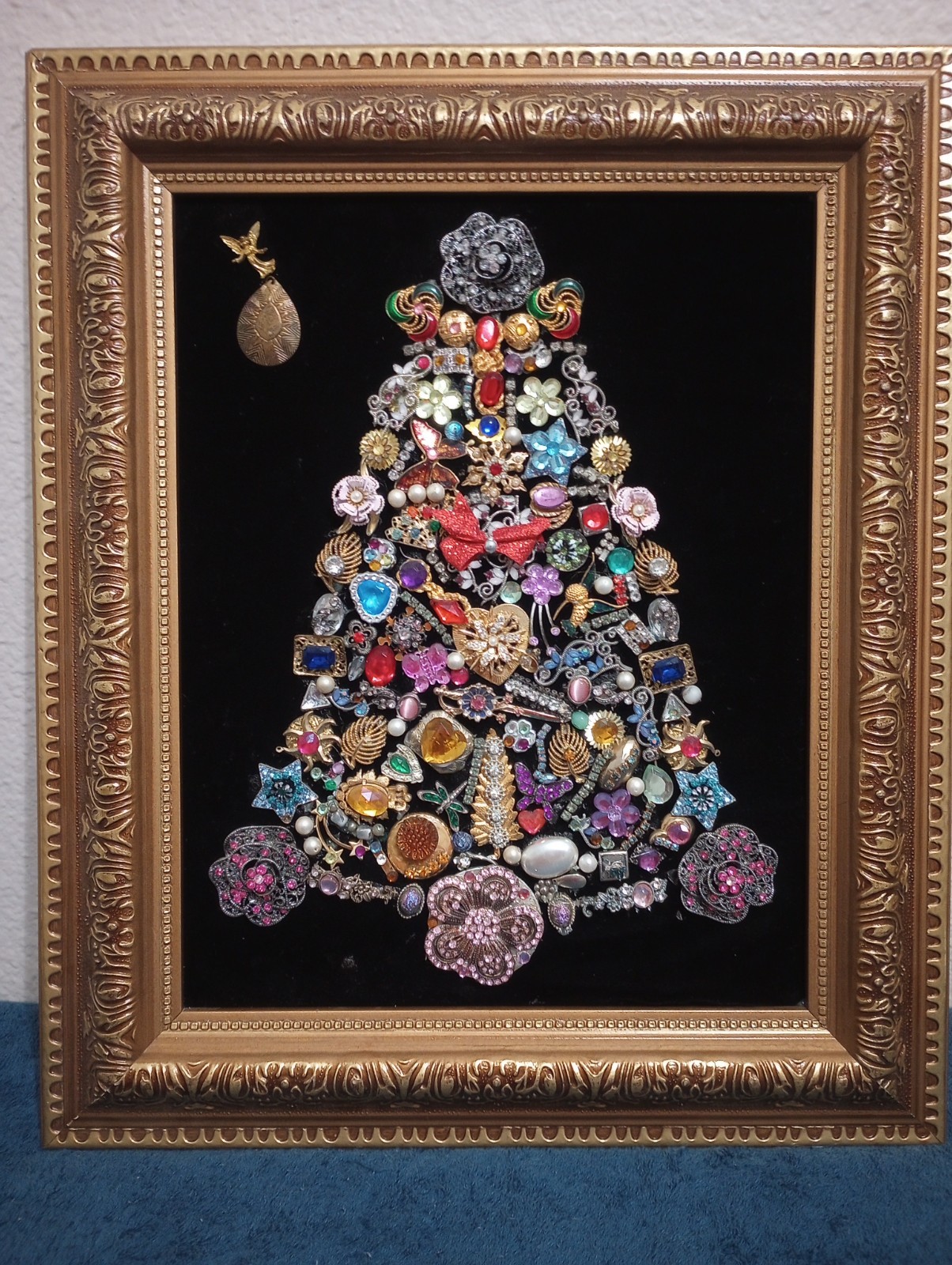 Vtg Costume Jewelry Art Folk Christmas Tree Gold Wood Framed W/Velvet 18" X 15”