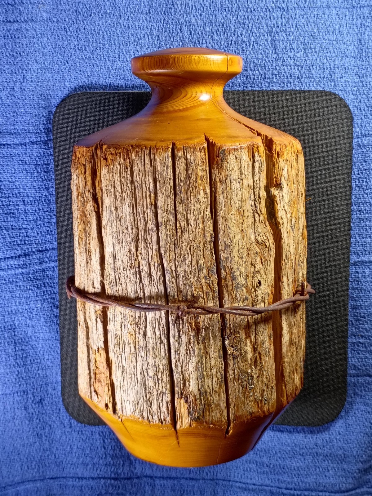 Vtg Reclaim Juniper Cattle Ranch Turned Wood Barbwire Vase 9” tall