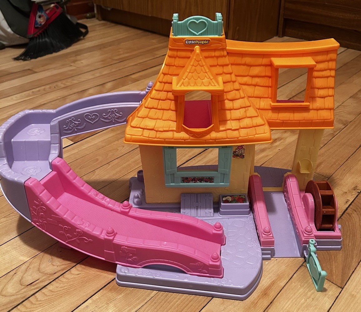 Belle’s Klip Klop Cottage Play Set  Fisher Price Disney Princess Little People